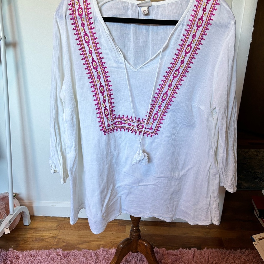 Women’s top cream pink embroidery